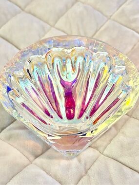 Iridescent clam shell table top decor
